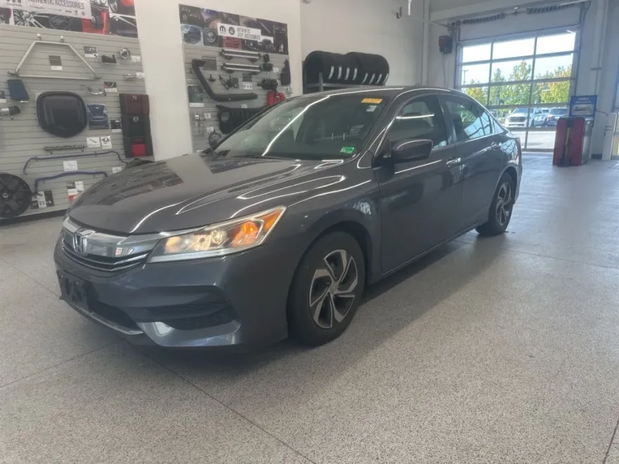 2017 Honda Accord LX photo 1