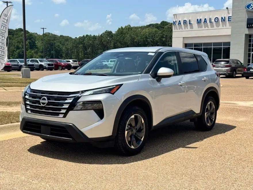 2024 Nissan Rogue SV photo 1