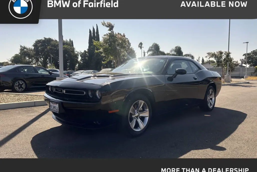 2022 Dodge Challenger SXT photo 1