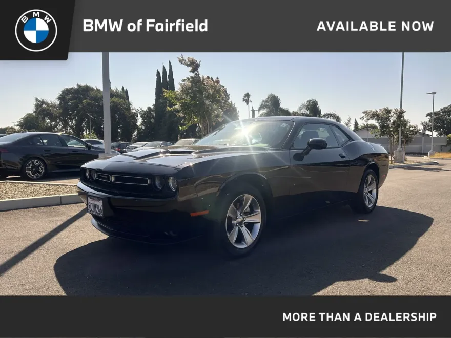 2022 Dodge Challenger SXT photo 1