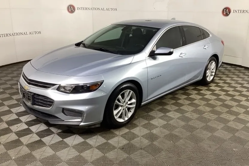 2017 Chevrolet Malibu 1LT photo 1