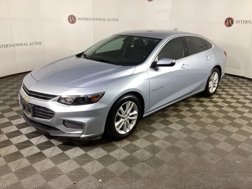 2017 Chevrolet Malibu 1LT photo 1