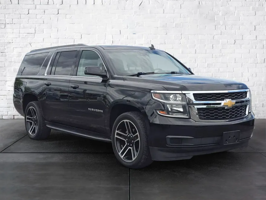 2018 Chevrolet Suburban LT photo 1