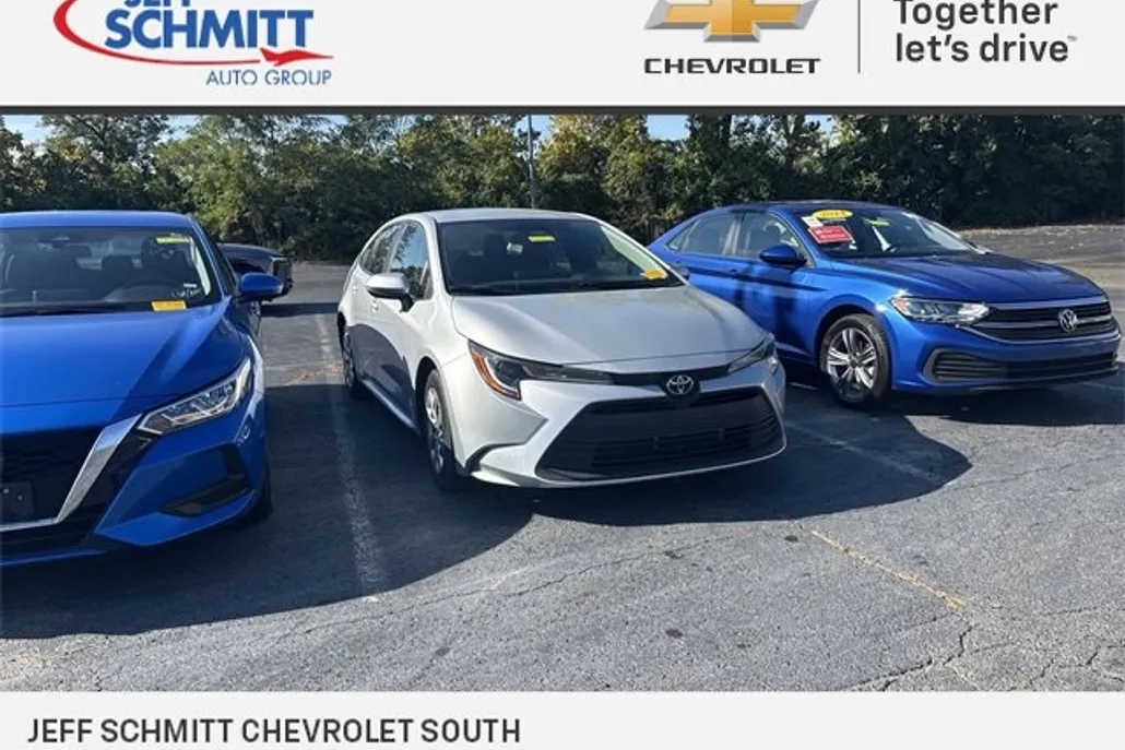 2023 Toyota Corolla LE photo 1