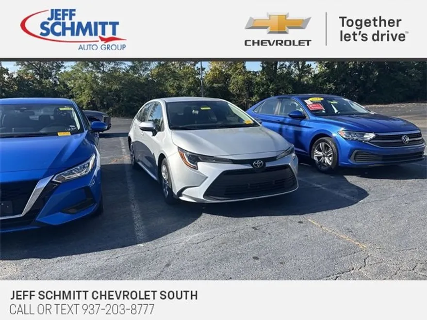 2023 Toyota Corolla LE photo 1