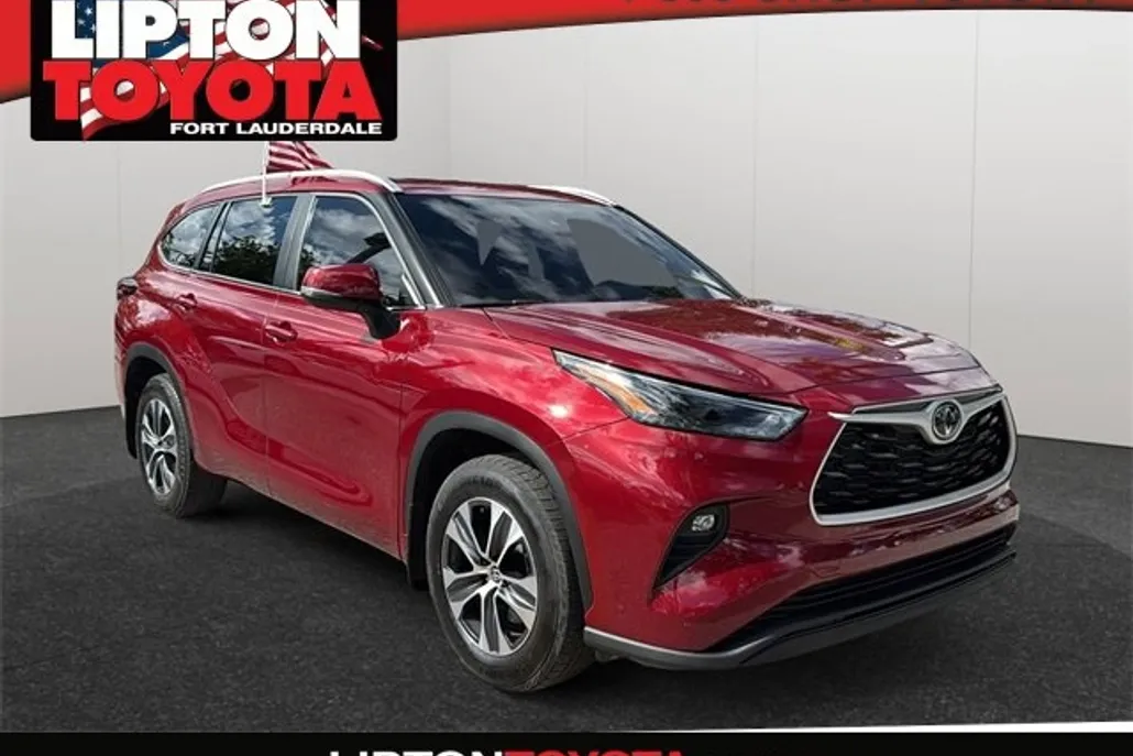 2024 Toyota Highlander XLE photo 1