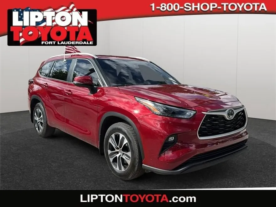 2024 Toyota Highlander XLE photo 1
