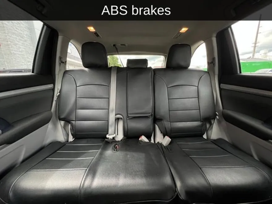 2016 Toyota Highlander LE photo 1