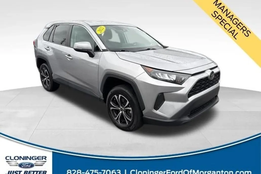 2022 Toyota RAV4 LE photo 1