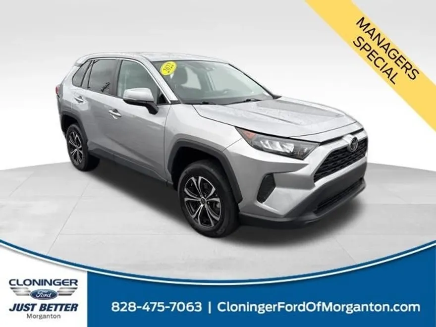 2022 Toyota RAV4 LE photo 1