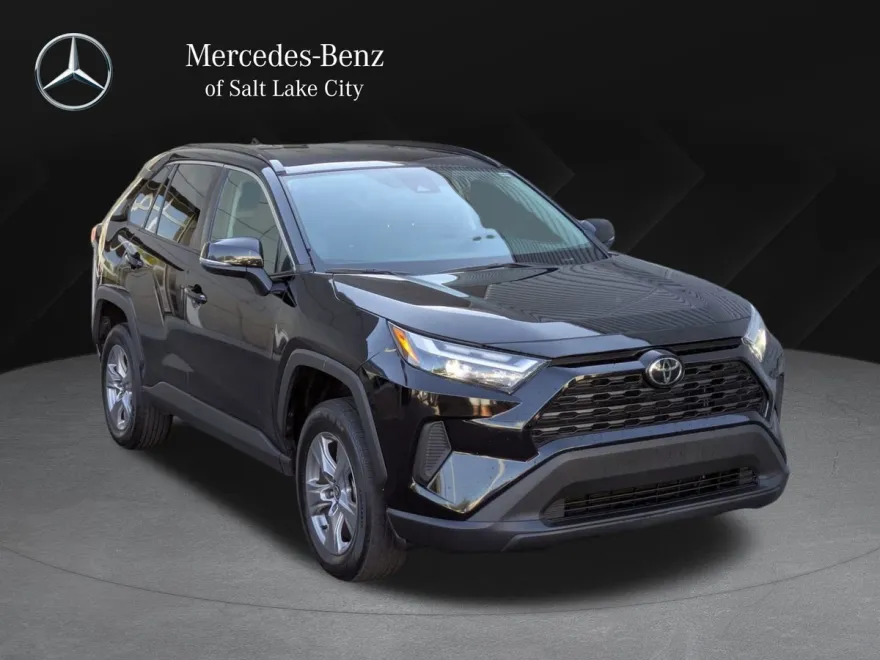 2024 Toyota RAV4 XLE photo 1