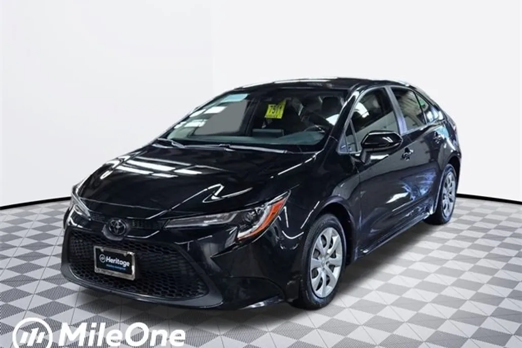 2021 Toyota Corolla LE photo 1