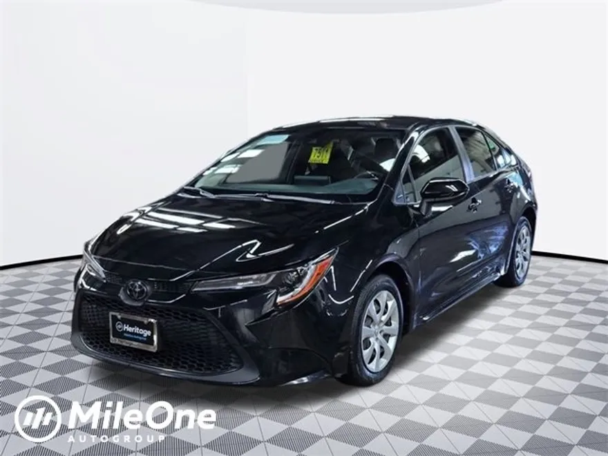 2021 Toyota Corolla LE photo 1