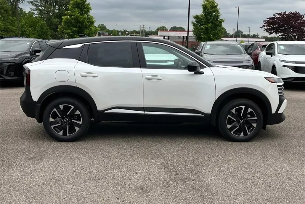 2025 Nissan Kicks SV photo 1
