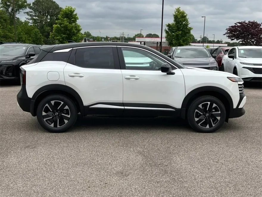 2025 Nissan Kicks SV photo 1