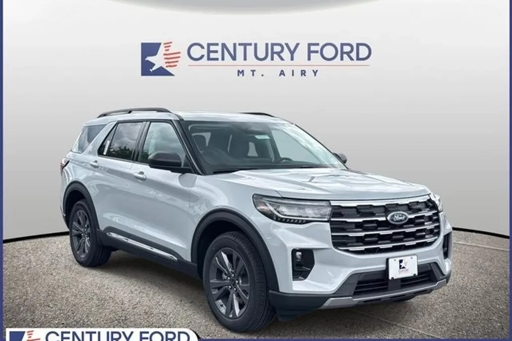2025 Ford Explorer photo 1