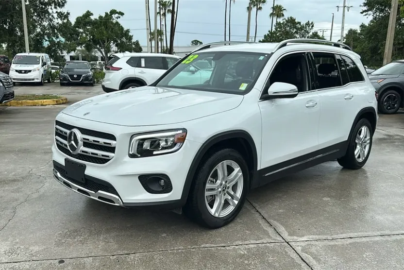 2023 Mercedes Benz GLB 250 4MATIC photo 1