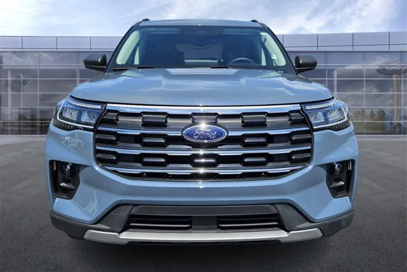 2025 Ford Explorer photo 1