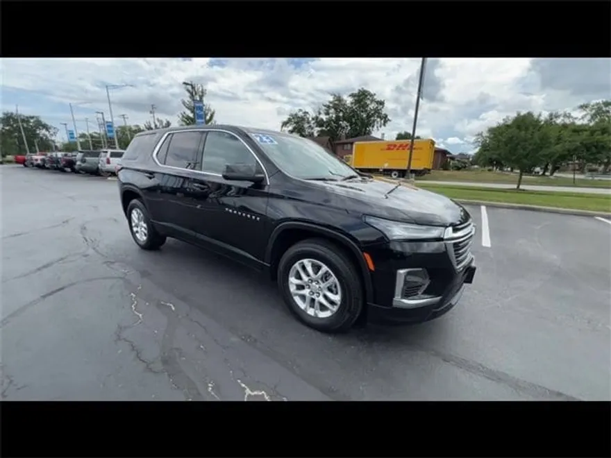 2023 Chevrolet Traverse LS photo 1