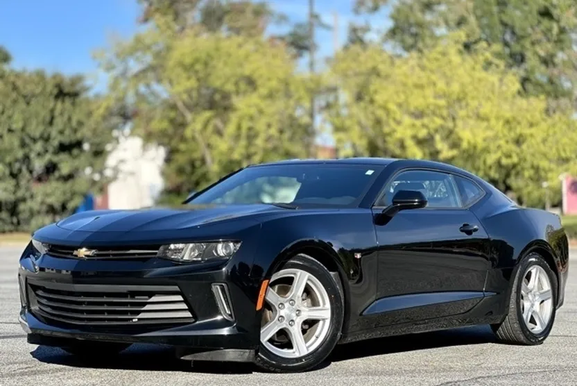 2018 Chevrolet Camaro 1LT photo 1