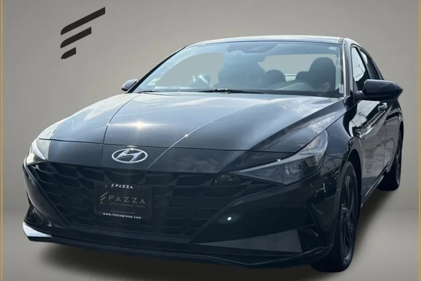 2023 Hyundai Elantra SEL photo 1