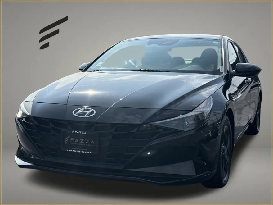 2023 Hyundai Elantra SEL photo 1
