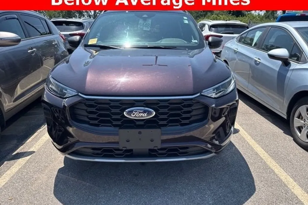 2023 Ford Escape ST-Line photo 1