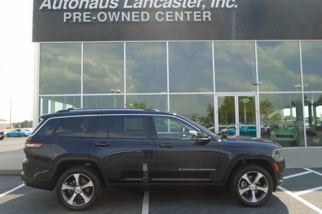 2023 Jeep Grand Cherokee L photo 1