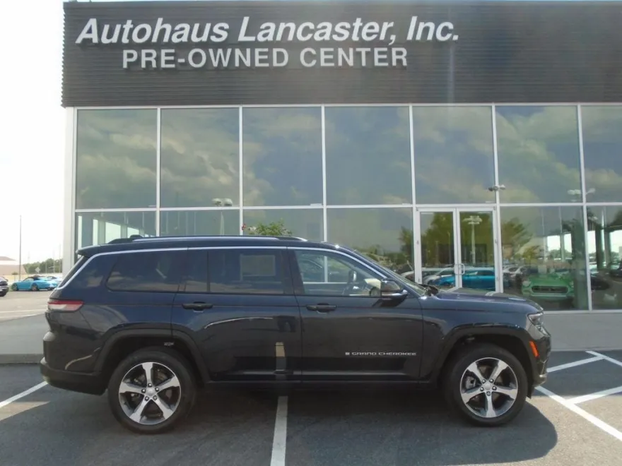 2023 Jeep Grand Cherokee L photo 1