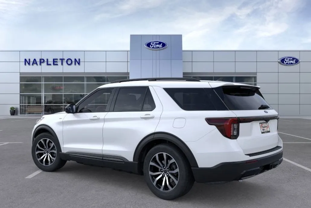 2025 Ford Explorer ST-Line photo 1