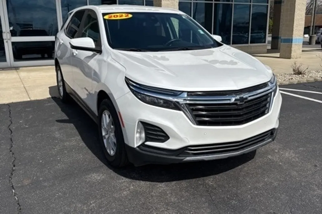 2022 Chevrolet Equinox LT photo 1