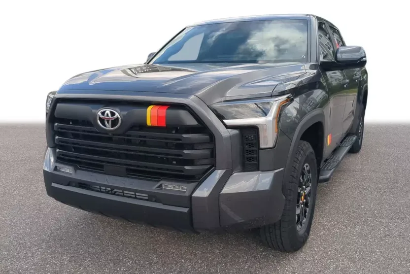 2025 Toyota Tundra SR5 CrewMax photo 1
