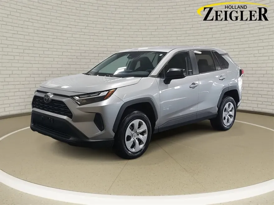 2024 Toyota RAV4 LE photo 1