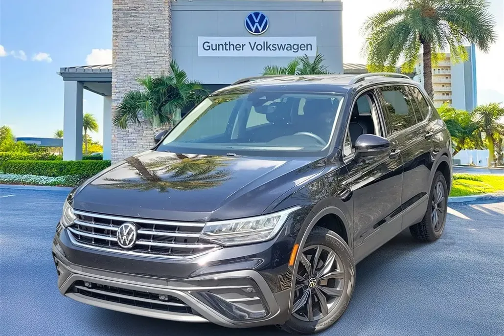 2022 Volkswagen Tiguan SE photo 1