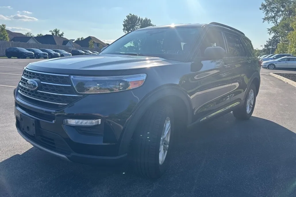 2022 Ford Explorer XLT photo 1