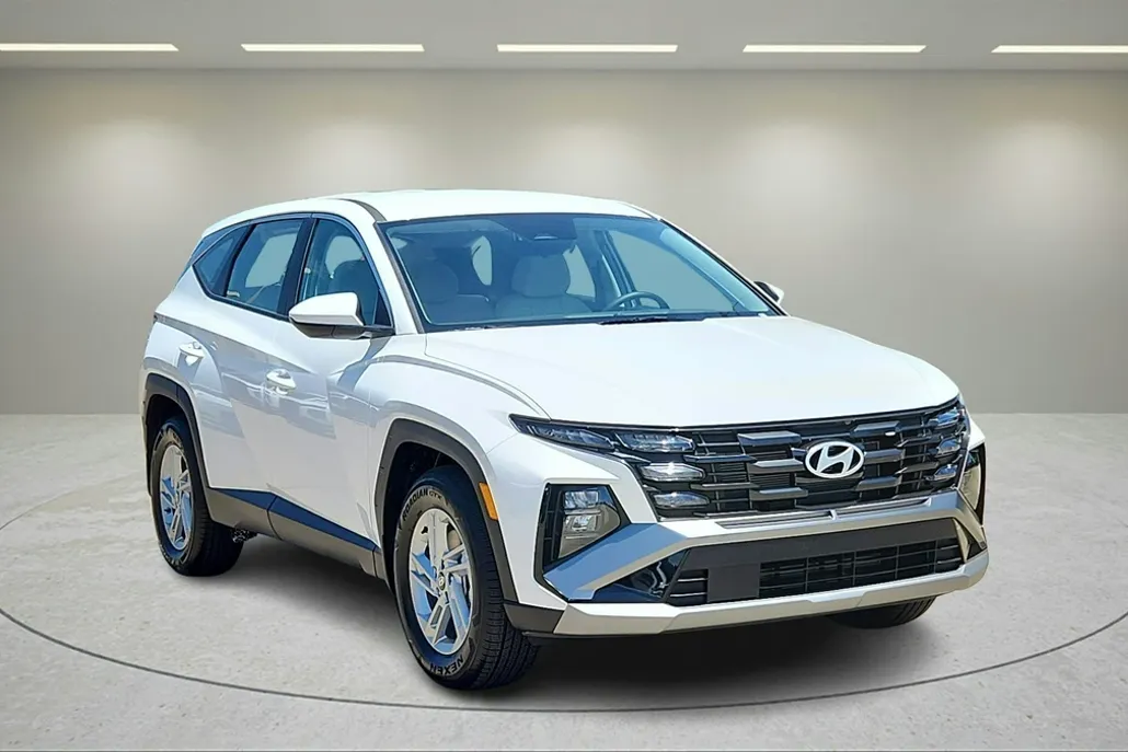 2025 Hyundai Tucson SE photo 1