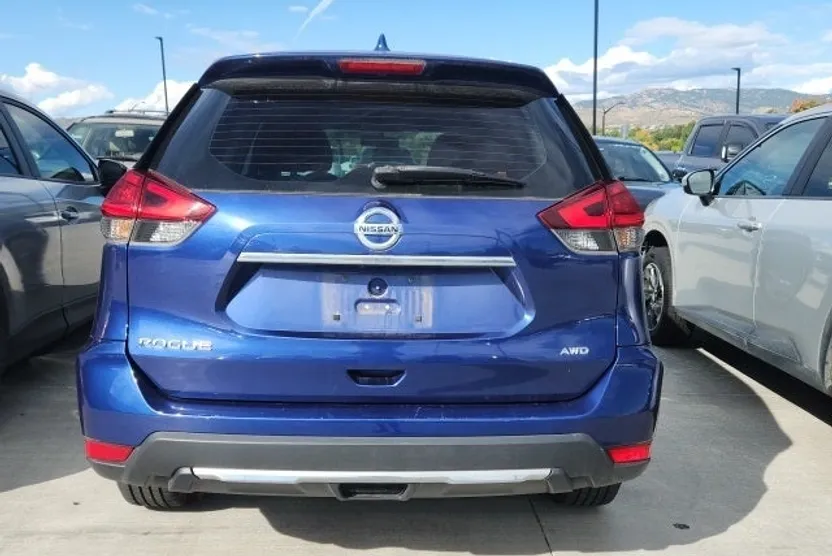 2017 Nissan Rogue S photo 1