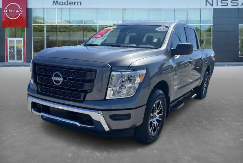 2024 Nissan Titan SV Crew Cab photo 1