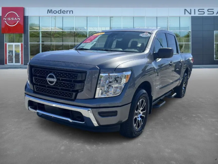 2024 Nissan Titan SV Crew Cab photo 1