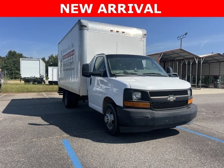 2017 Chevrolet Express 3500 Work Van Cutaway photo 1