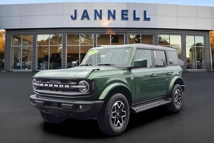 2025 Ford Bronco Outer Banks photo 1