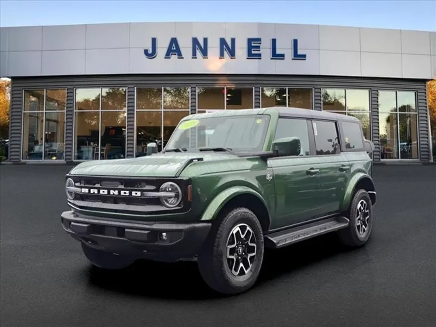 2025 Ford Bronco Outer Banks photo 1