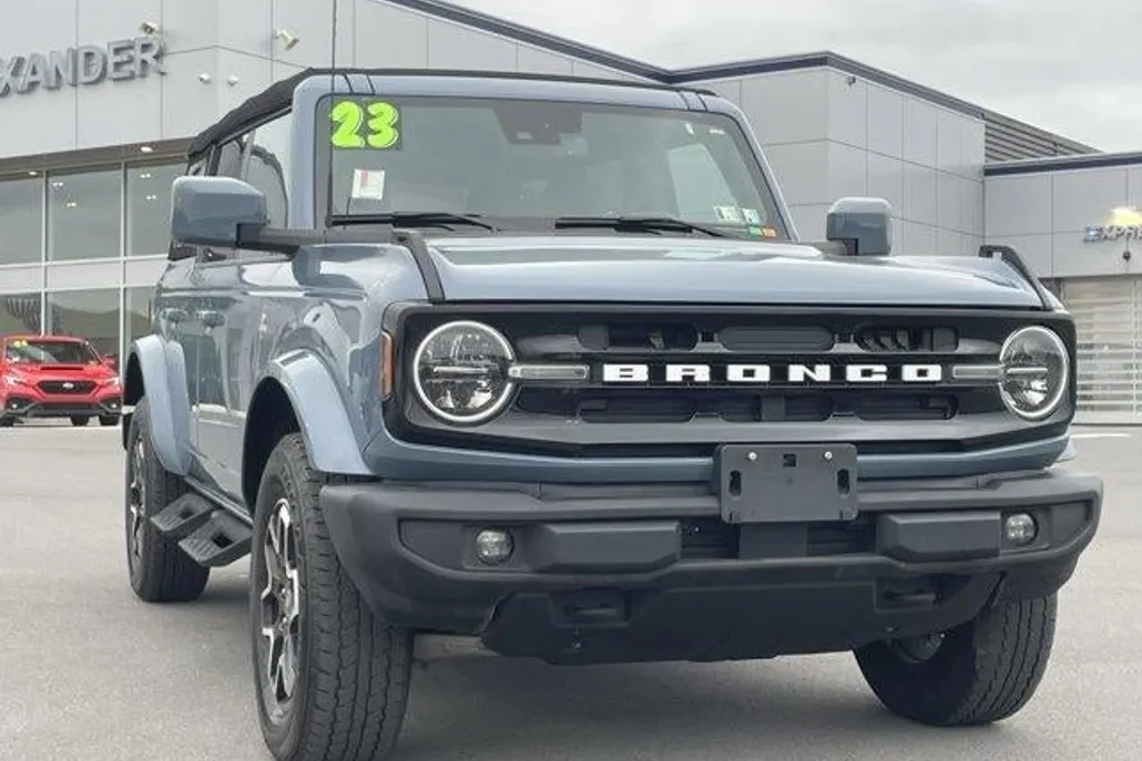 2023 Ford Bronco Outer Banks photo 1