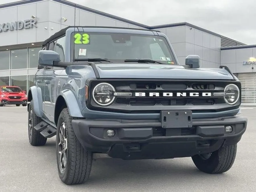 2023 Ford Bronco Outer Banks photo 1