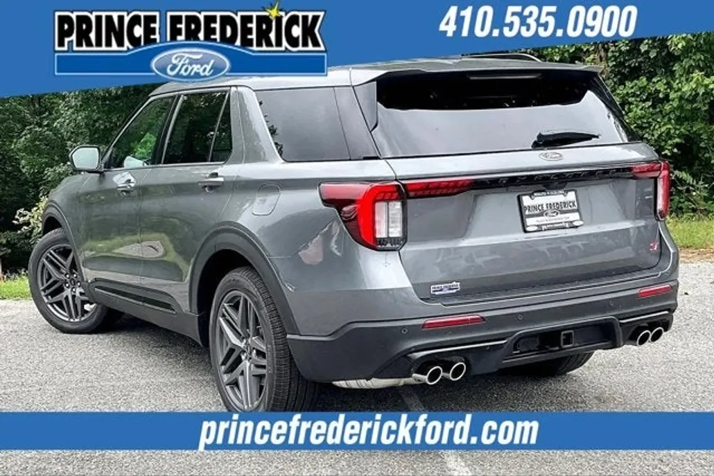 2025 Ford Explorer ST photo 1
