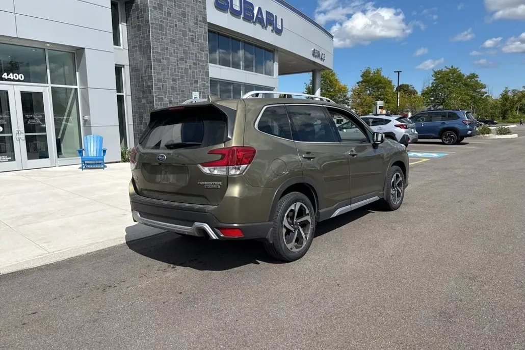 2022 Subaru Forester Touring photo 1