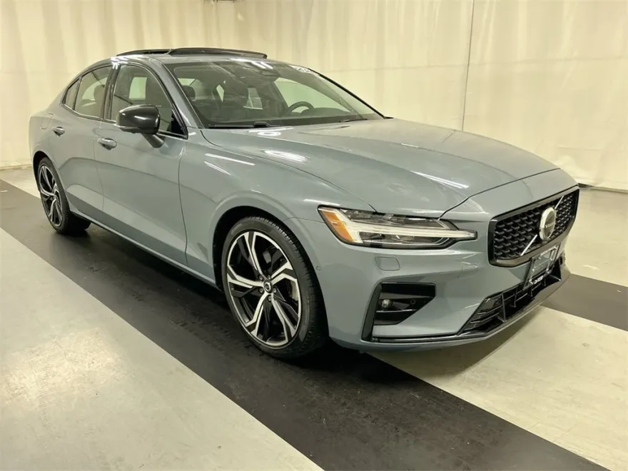 2024 Volvo S60 B5 Plus photo 1