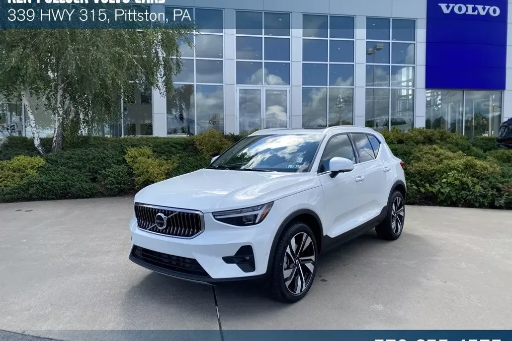 2025 Volvo XC40 Plus photo 1