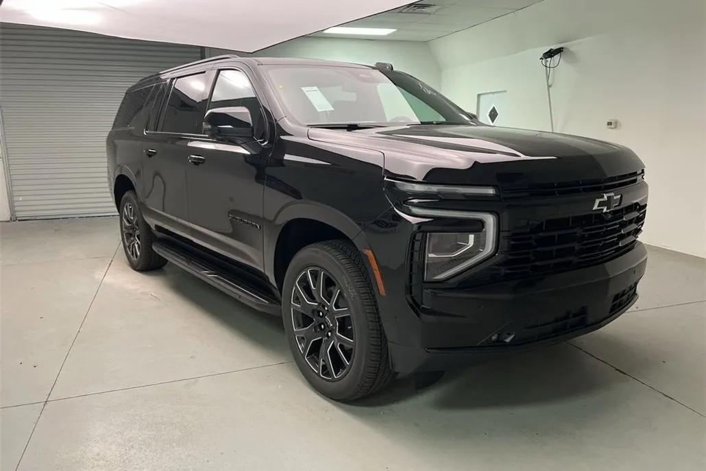 2025 Chevrolet Suburban RST photo 1