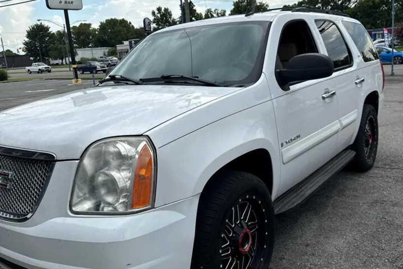 2008 Gmc Yukon 1500 SLT photo 1
